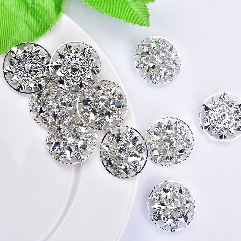 หัวเข็มขัดพลอยเทียมสีขาว