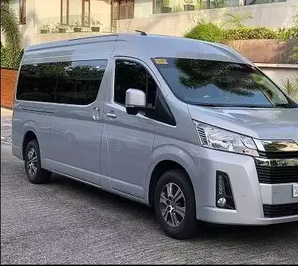 15 koltuk oldukça kullanılan Toyota Hiace Mini otobüs