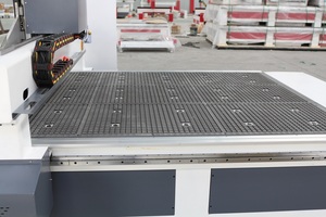 Máquina exterior con mesa de trabajo al vacío, husillo múltiple de 10 ejes, 1825 con sistema de control de LNC - Product Image 5