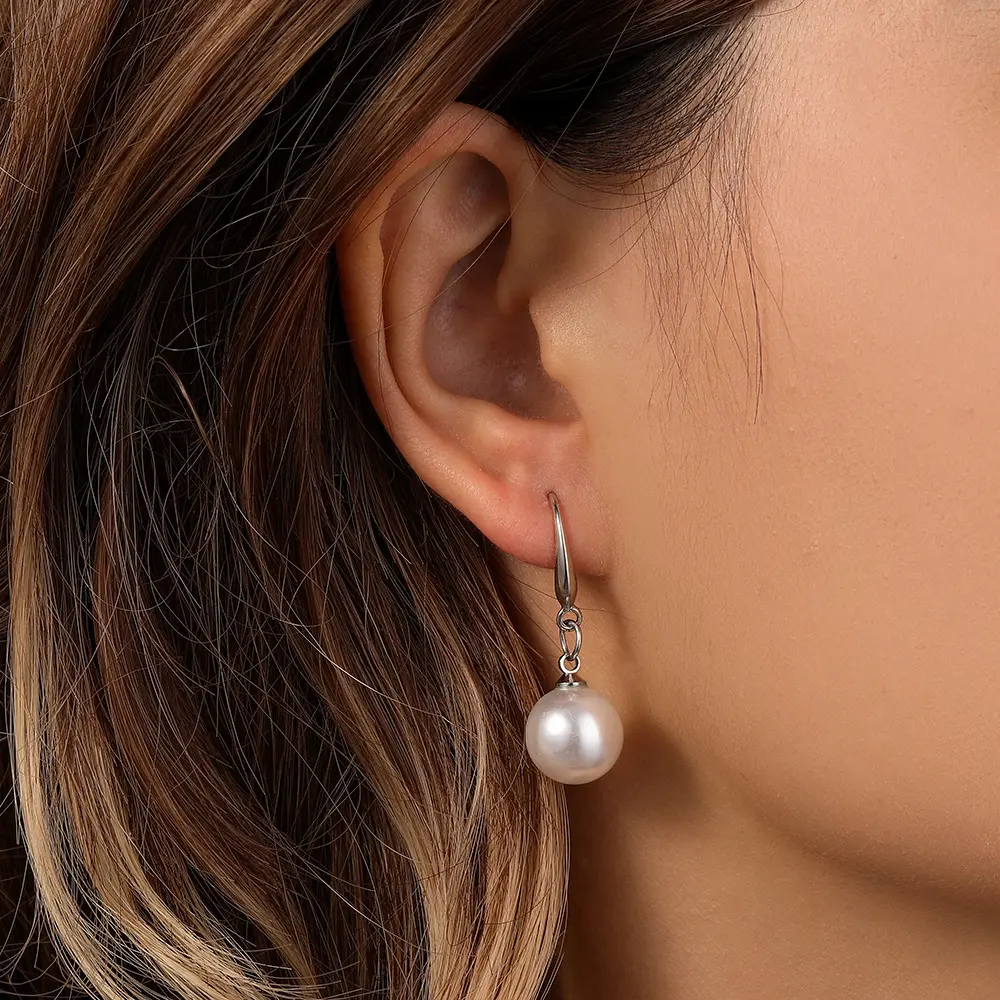 Stile caldo di moda semplici orecchini con gancio di perle placcati in argento semplici e leggeri design di lusso orecchini da donna personalizzati