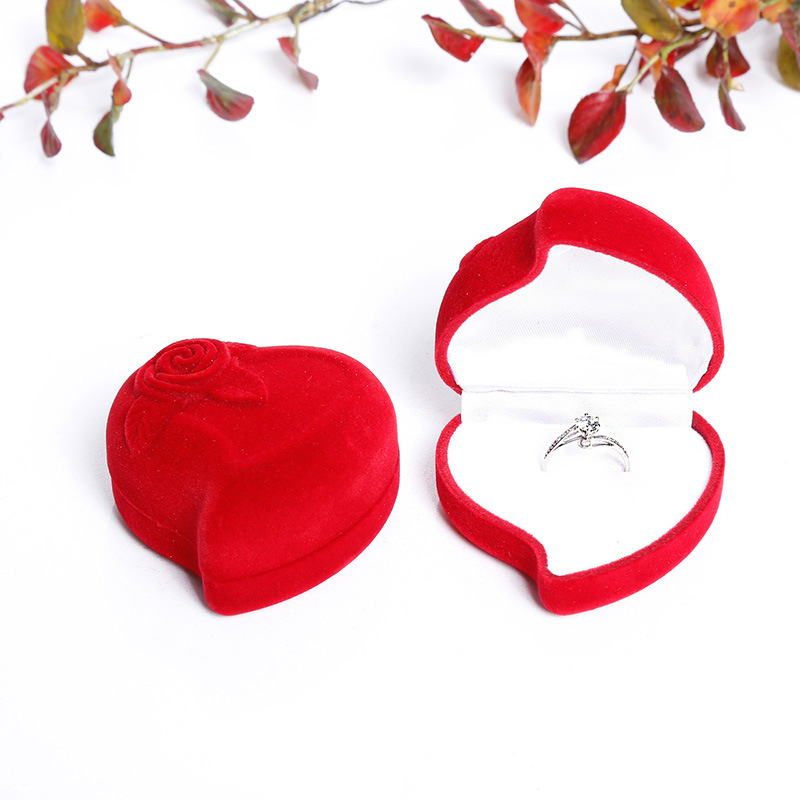 Rojo + blanco + un anillo