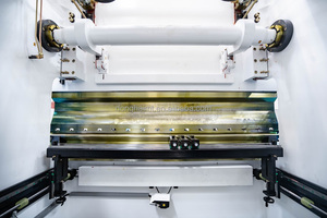 300Ton 5meter <strong>4</strong> <strong>Axis</strong> <strong>Cnc</strong> Sheet Metal Bending Machine 300t5000 8mm Sheet Metal Bending Machine - Product Image 5