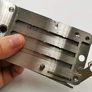 Özel Hassasiyetli CNC İşlemeli Metal Kripto Para Cüzdanı Ateşe ve Suya Dayanıklı Soğuk Saklama - Product Image 1