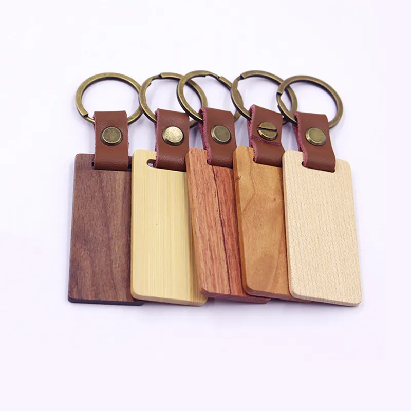 Kommerzielle Souvenirs Runde geschnitzte Holz Leder Schlüssel ring Neue benutzer definierte Holz Schlüssel bund Zubehör Sublimation Rohlinge Holz Schlüssel bund