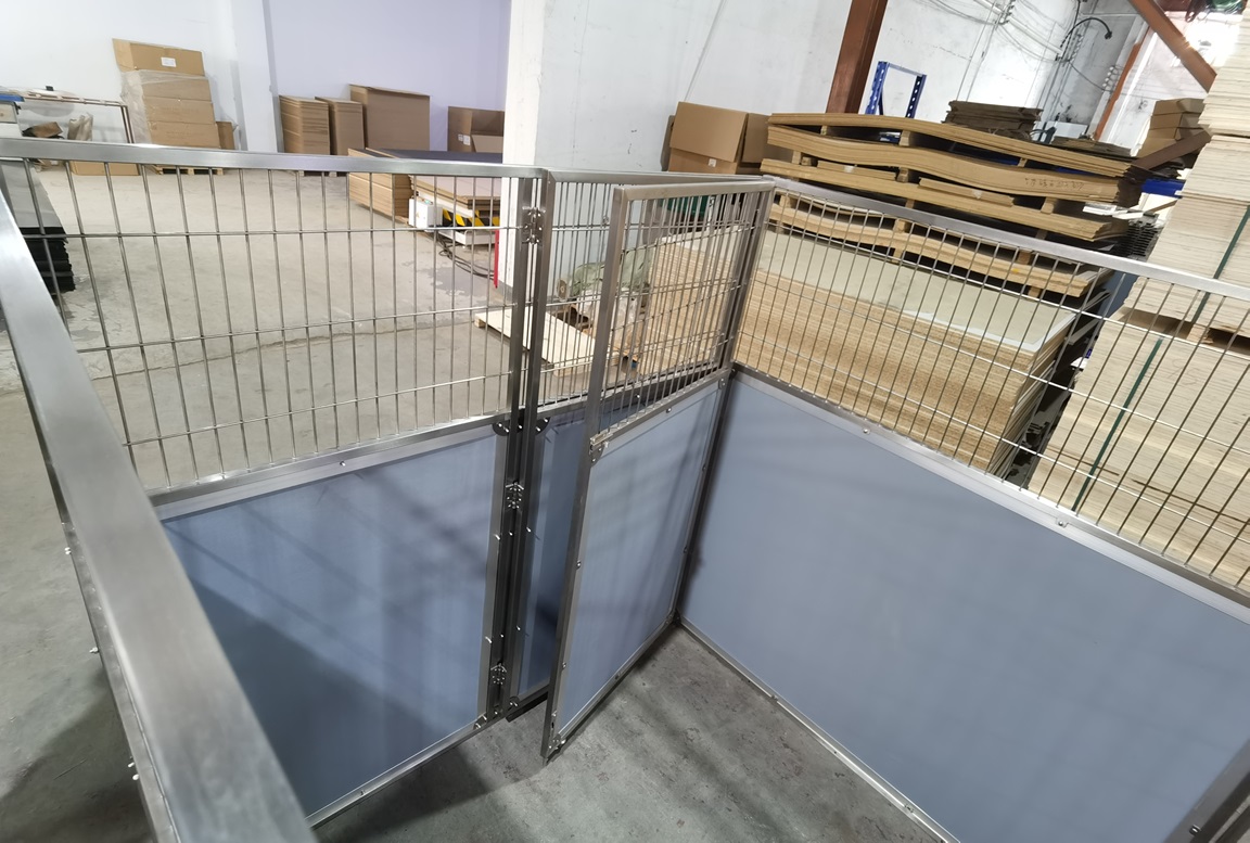 FRP Kennel with Wire Grid Door