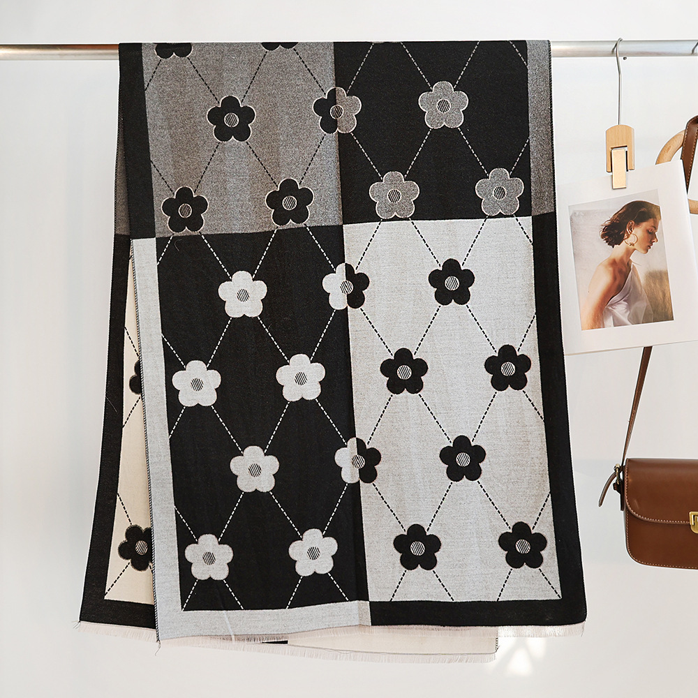 Patchwork flowers-black grey - 185