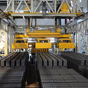 Máquina apiladora de ladrillos de arcilla multifunción automática Línea de producción de carga con motor central y PLC para apilamiento de ladrillos - Product Image 1
