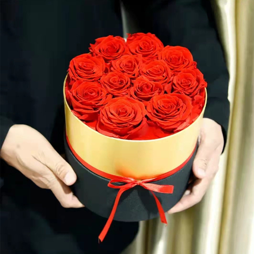 12 roses en boîte ronde