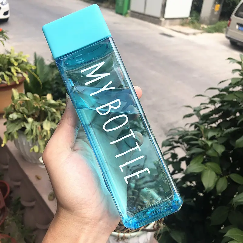 Botol air minum plastik portabel 500ml, botol air minum pengocok persegi logo kustom, botol air minum hadiah untuk sekolah