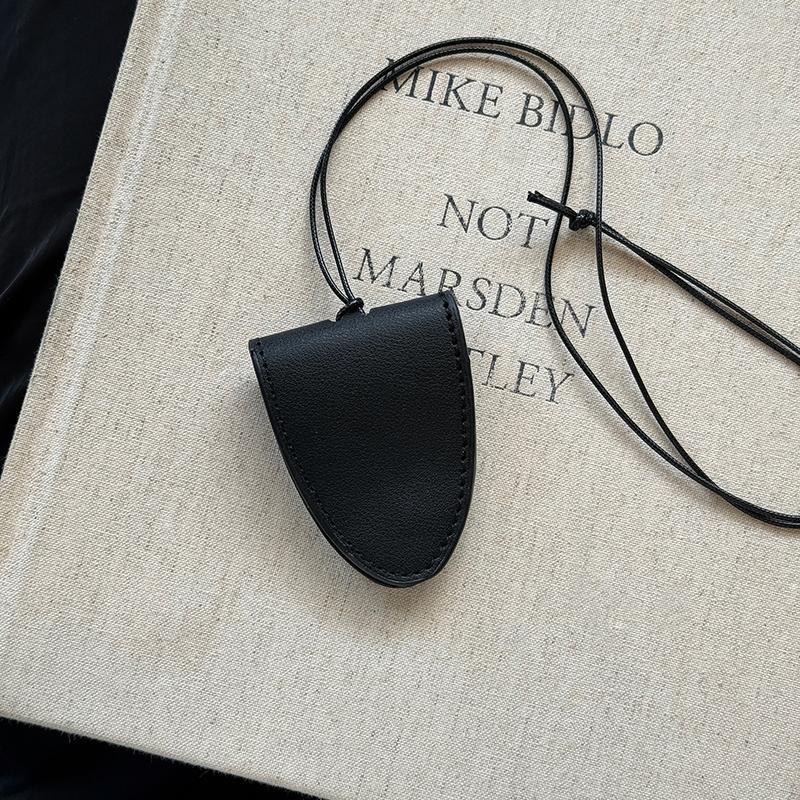 Collier clip à lunettes magnétique en cuir noir