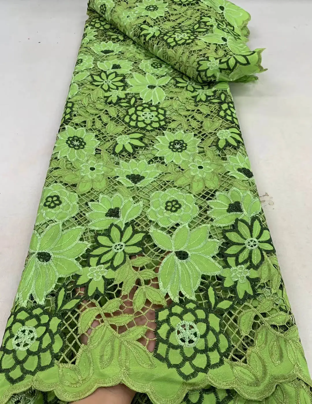 Offre spéciale Chine prix d'usine dentelle cordon tissu populaire paillettes cordon tissu dentelle pour robe