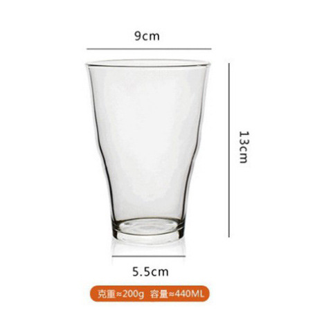 Taza con diseño de olas de agua.