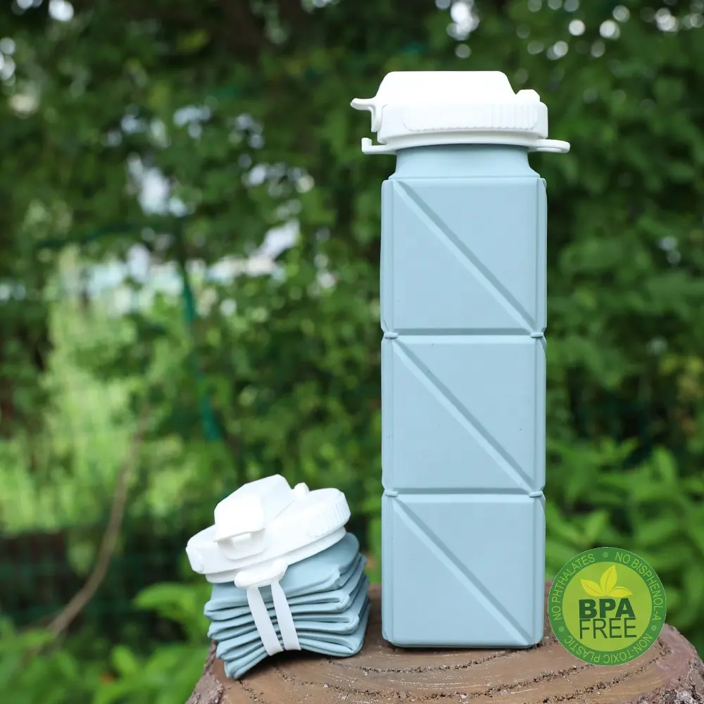 Xách tay có thể thu vào cắm trại thân thiện với môi uống ly biểu tượng tùy chỉnh 620ml Silicon Gấp chai nước đóng mở với rơm
