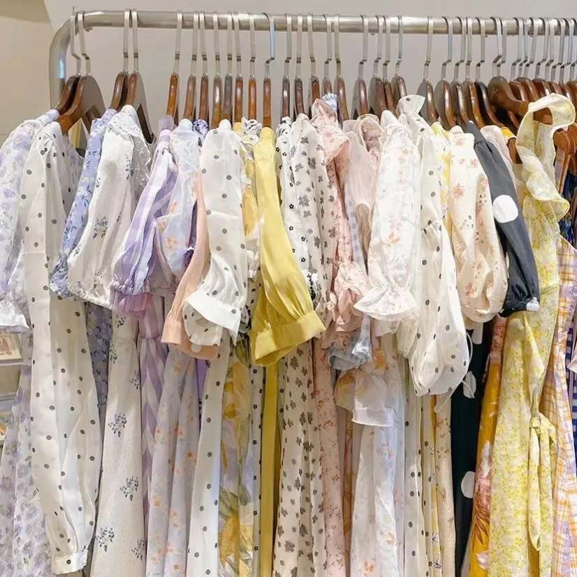 2023 vente en gros été nouvelle robe à bretelles française vêtements de marque vêtements d'inventaire d'occasion pour femmes