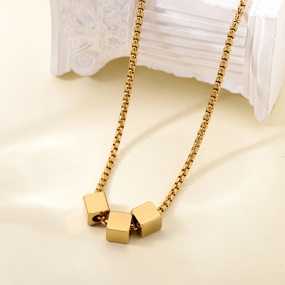 Oro-Tre cubi