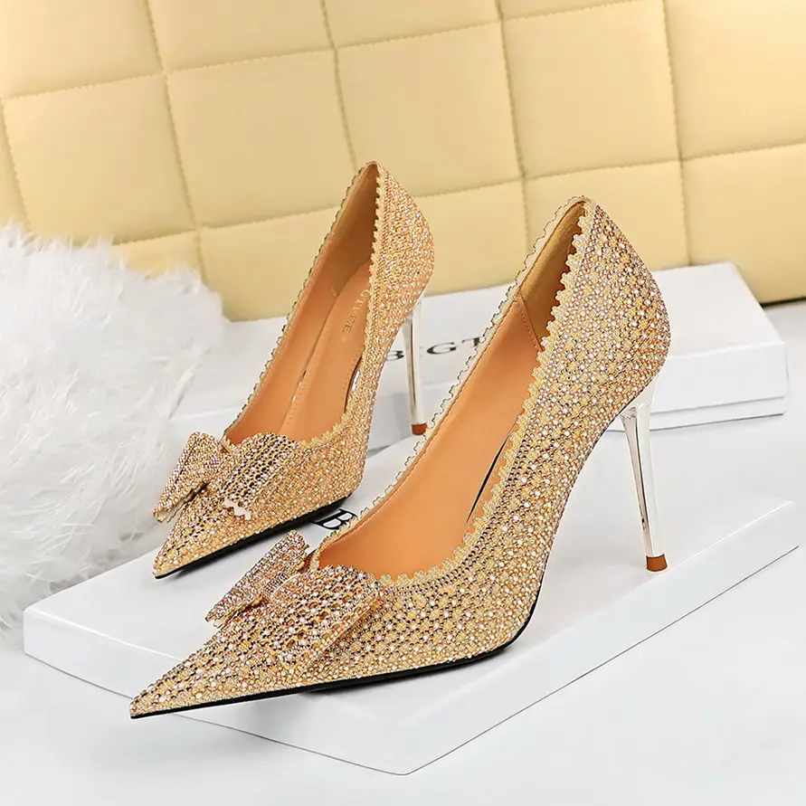 Nuovo prodotto scarpe eleganti a punta Bowknot scarpe con tacco alto alla moda per le donne scarpe da sposa da sposa