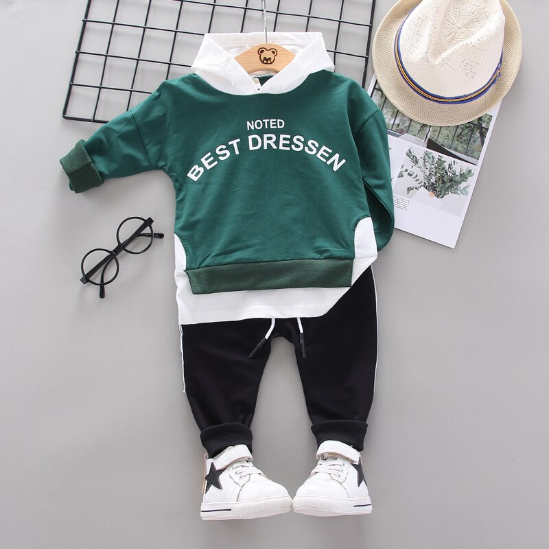 Sweat à capuche vert avec lettres