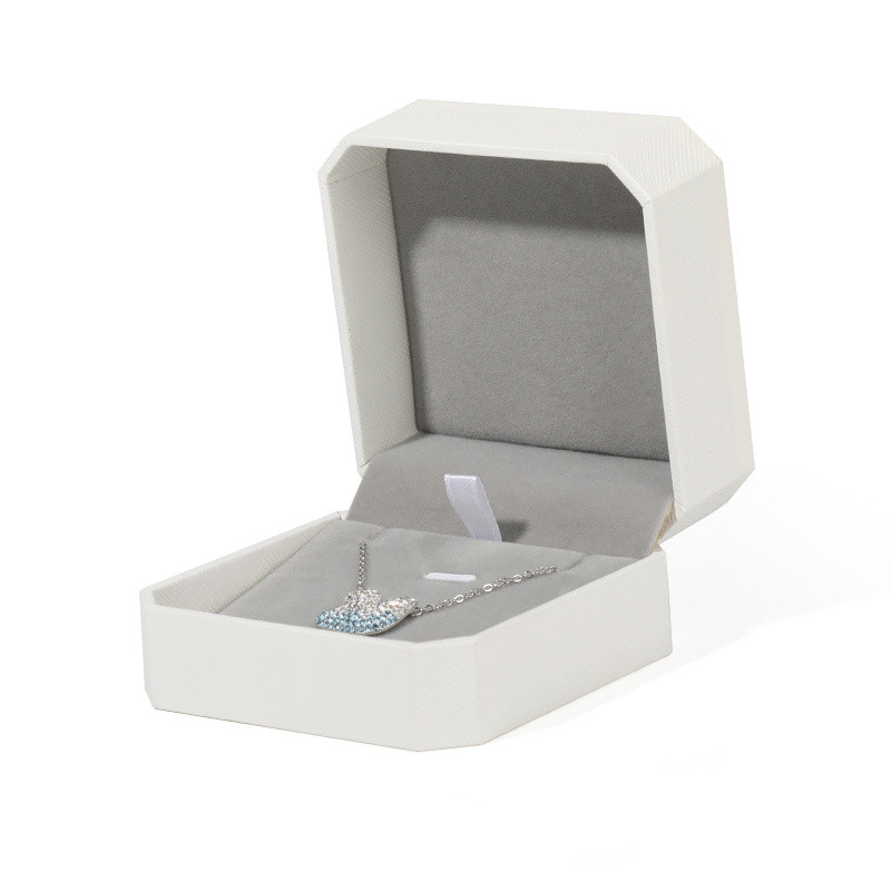 Boîte à pendentif blanche