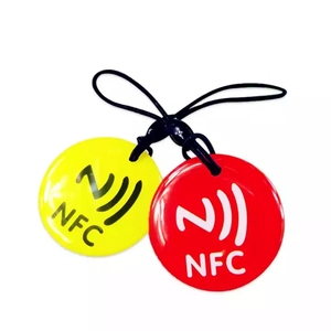Toptan özel programlanabilir dijital sosyal medya 213 216 kayıp bulundu PVC epoksi yuvarlak RFID epoksi akıllı NFC dokunun etiketi anahtarlık - Product Image 1
