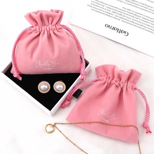 Özel Logo baskılı küçük pembe kadife küpe yüzük ambalaj çanta İpli kadife hediye takı kılıfı - Product Image 4