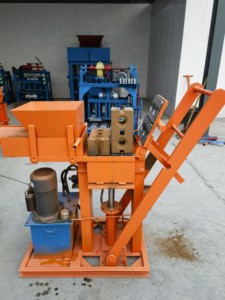 Máquina de ladrillo de bloque de construcción de enclavamiento multifuncional Simple 2-45 máquina de ladrillo de arcilla prensa hidráulica - Product Image 6