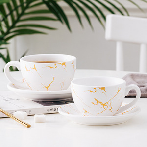 Üretici doğrudan lüks mermer tarzı seramik kahve fincanı fincan tabağı seti büyük kapasiteli Cappuccino/Latte özel Logo çay kupa