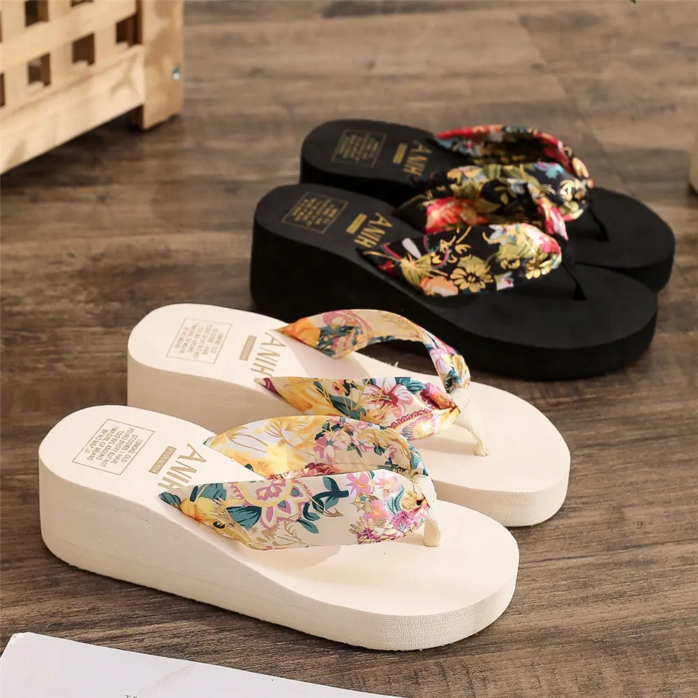 2024 New Bohemia hochwertige florale Satin-Halle anti-rutsch weibliche Damen-Hausschuhe Damen-Flip-Flop für Sommerstrand