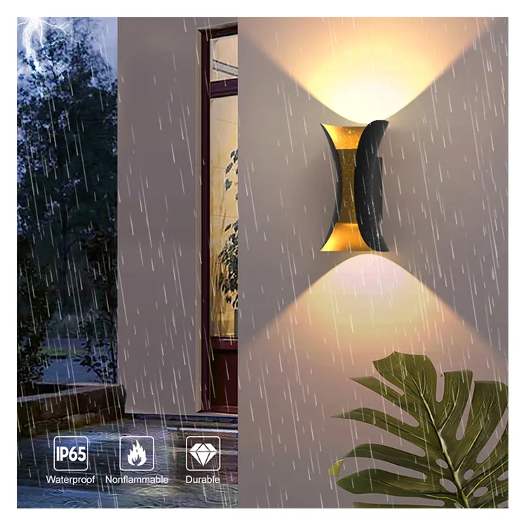 Luz de valla solar Luces de jardín alimentadas al aire libre Impermeable Ip65 10W Patio Lámpara de pared dorada al aire libre