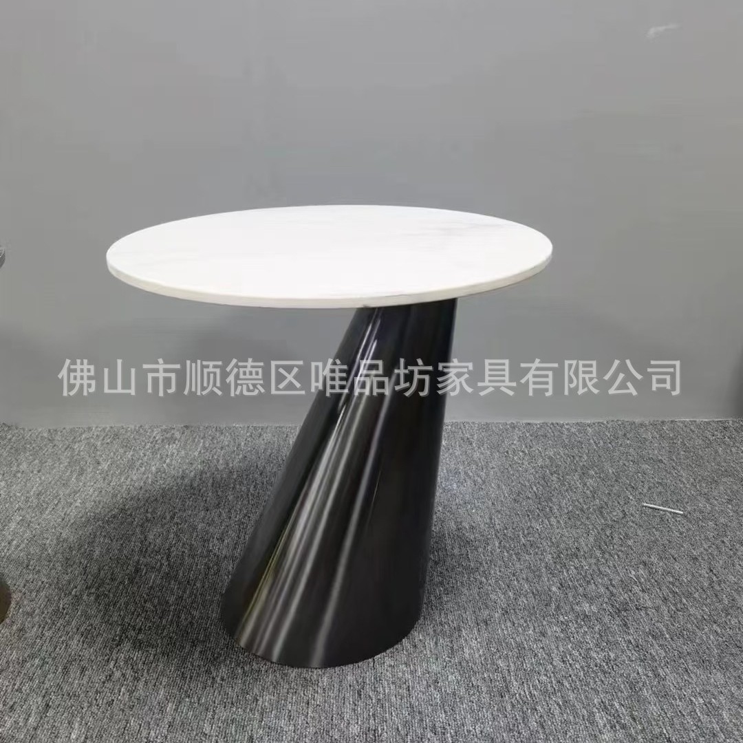 Table d'appoint en acier inoxydable vingt et un
