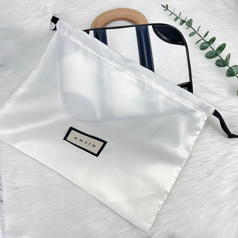 SA8000 Yile sacs à poussière personnalisés en Satin Beige mat avec étiquette tissée, bijoux recyclés, cadeau perruque, sac à cordon, pochette d'emballage