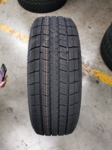 Joyroad 215ยางล้อรถโดยสารแบบไม่มียางในสำหรับฤดูหนาว55R17เรเดียลสภาพใหม่ - Product Image 4