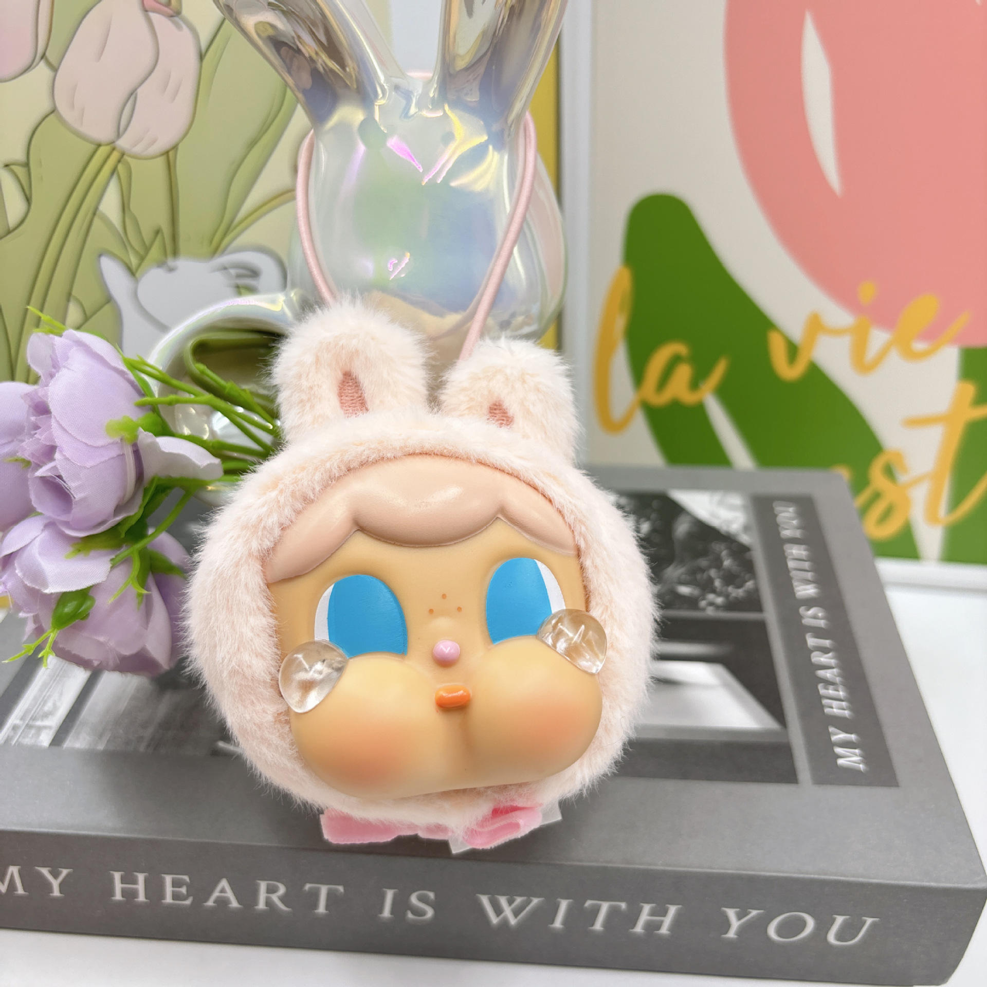 ดวงตาสีฟ้าสีเบจ