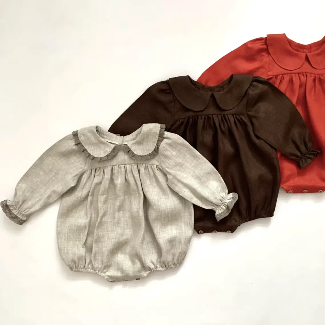 カスタマイズ可能な赤ちゃん100% リネンピーターパンカラーヴィンテージバースデーパーティージャンプスーツ