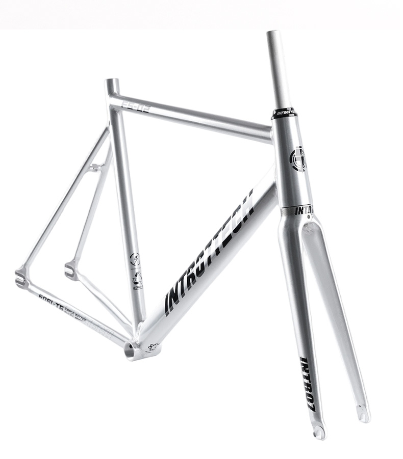 Couleur argent naturel brillant de l'aluminium