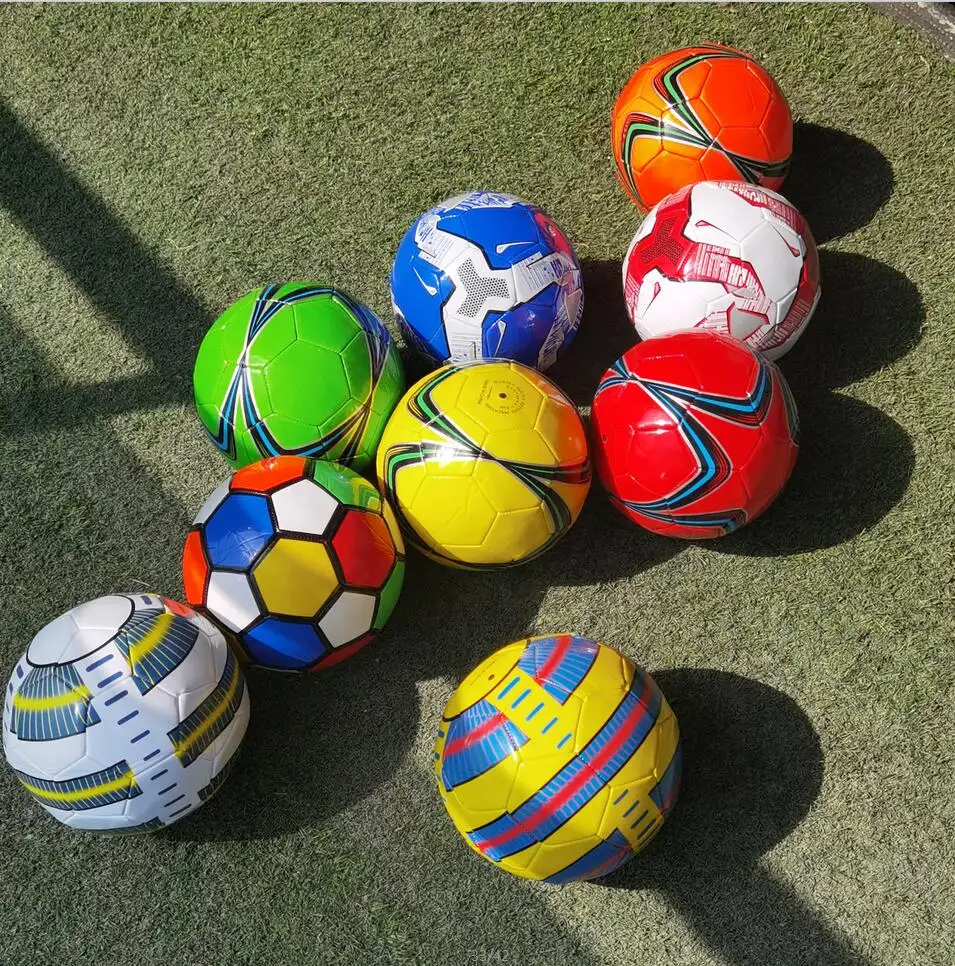 ราคาโรงงาน OEM ฟุตบอลขนาด5ลูกฟุตบอล PVC หนังตรงกับคุณภาพเกมเด็ก