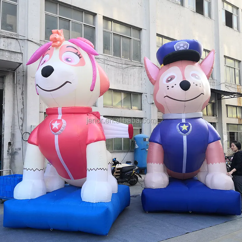 Filme inflável gigante do cão, personagem dos desenhos animados para a promoção do evento