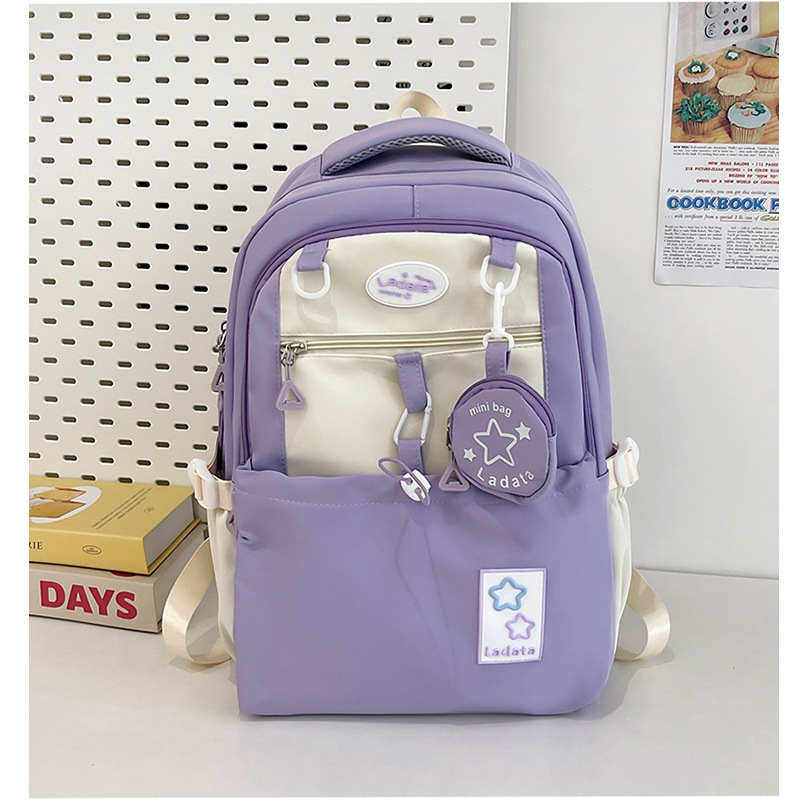 Le violet est livré avec un petit sac