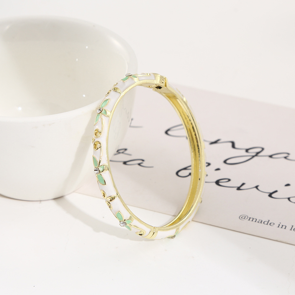 Hd-052 gold flowing sand white green