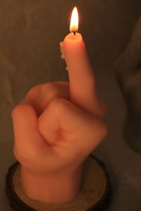 Творческий уникальный странный жест презрения средний палец в форме соевого воска ароматические свечи ароматизированные свечи оптом - Product Image 3