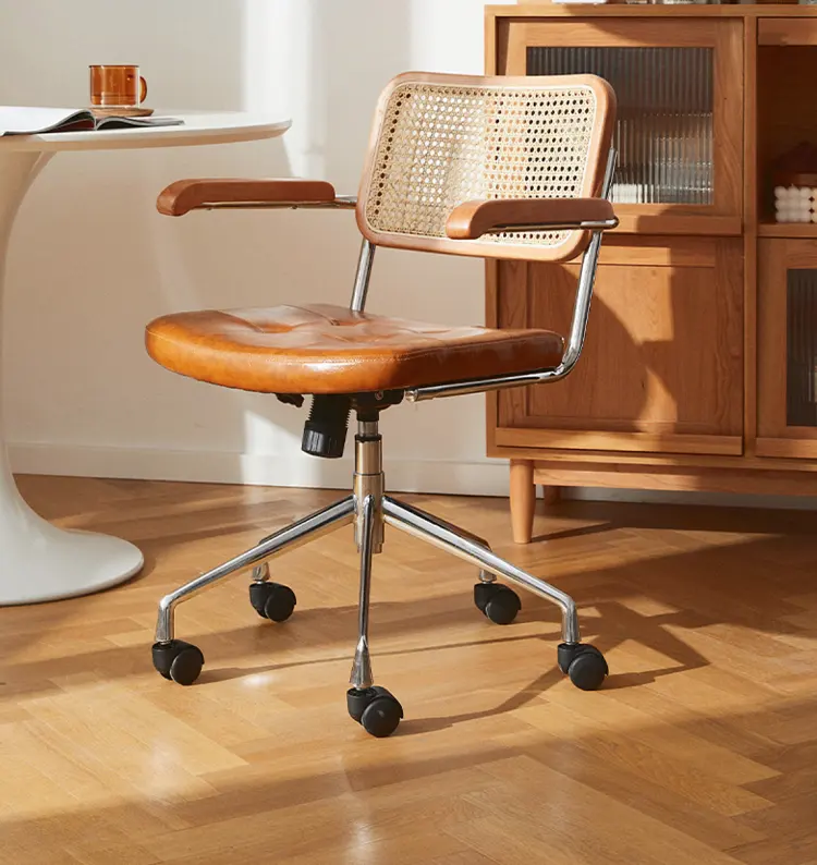 Poltrona girevole multifunzionale in metallo stile antico poltrona imbottita sedia da ufficio regolabile con schienale in Rattan naturale