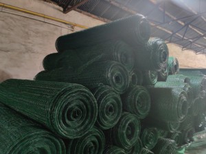 Rete metallica esagonale rivestita in PVC per azienda di polli zincata Anti-corrosione recinzione pannello solare impermeabilizzazione uccelli 128 netto di acquacoltura