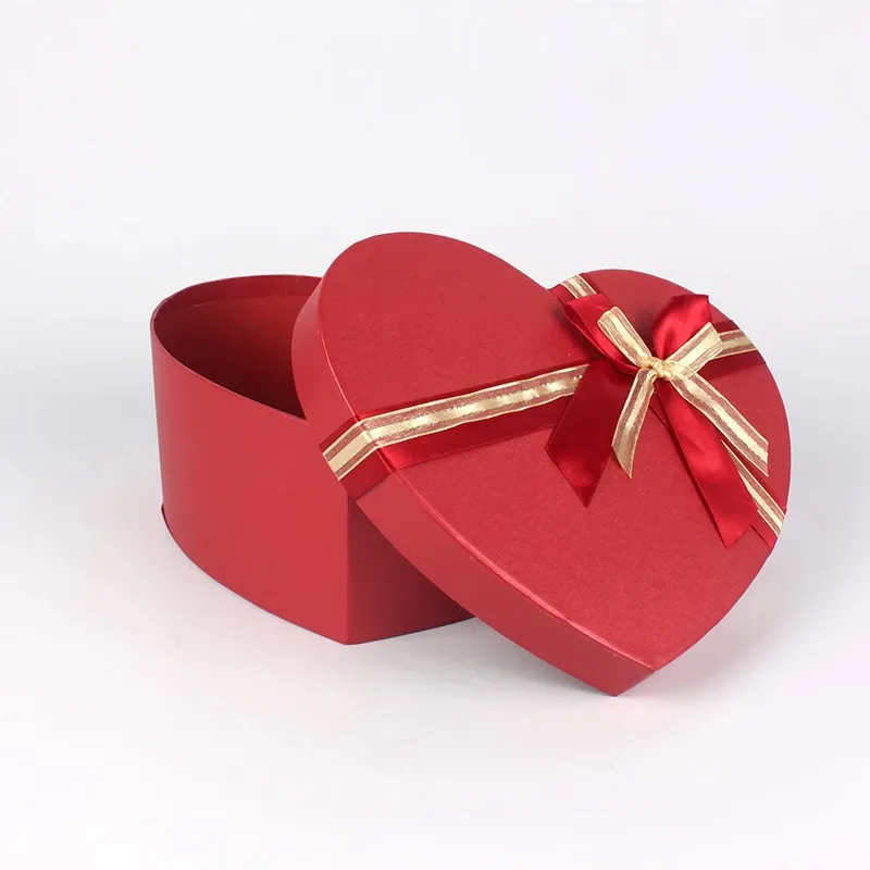 Embalaje de papel Kraft rojo de lujo en forma de corazón, regalo de boda, cajas de flores para San Valentín