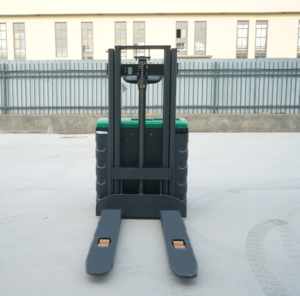 Apilador eléctrico portátil de carga automática con capacidad de carga 2T Plataforma de 3000mm Carretillas elevadoras alimentadas por batería y transpaleta - Product Image 3
