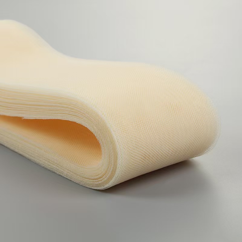 Jaune lait, maille fine de 5 cm