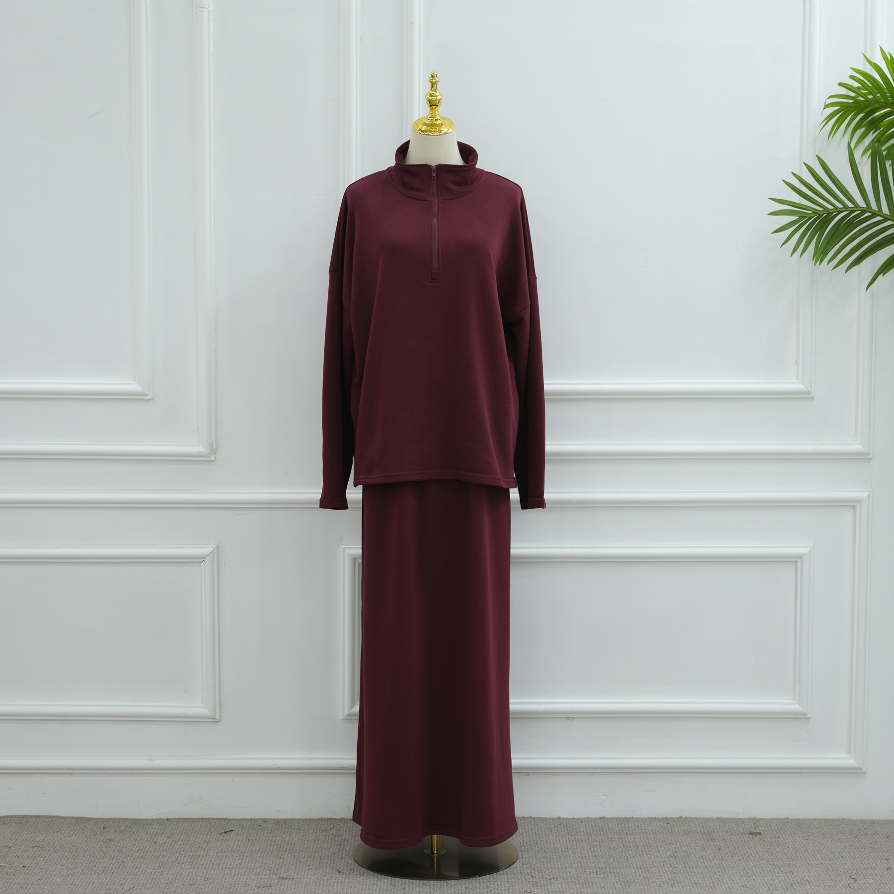 Traje rojo vino oscuro