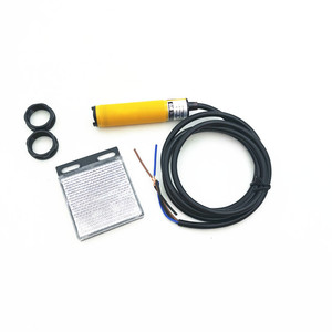 Sensor fotoeléctrico con interruptor de reflexión, fuente de alimentación PNP NO M18, salida de corriente 6-36VDC, 300mA, IP67 E3F-R2PK - Product Image 1