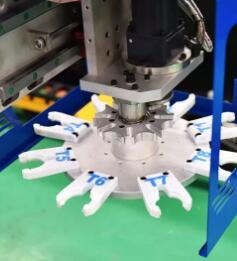 Blue Elephant 4 ejes CNC enrutador de madera 1530 ATC máquina de grabado 3D para carpintería con husillo giratorio a la venta - Product Image 6