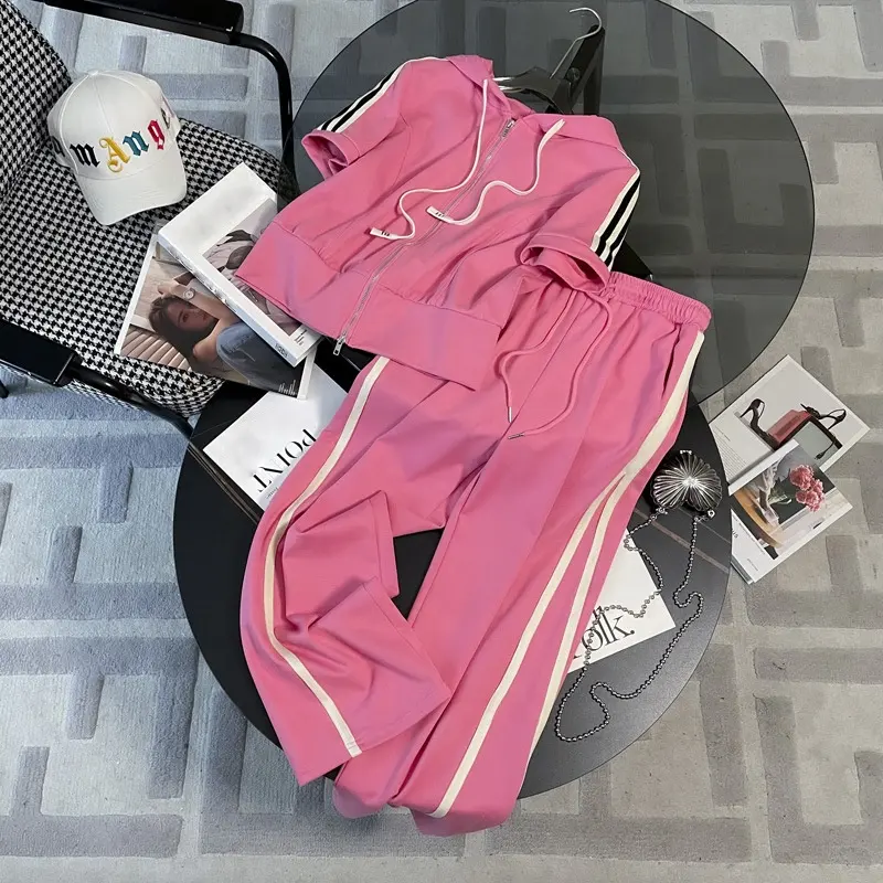 Conjunto de roupas esportivas coreanas para mulheres, conjunto de duas peças de verão 2024, temperamento de emagrecimento de rua explosivo, manga curta e capuz