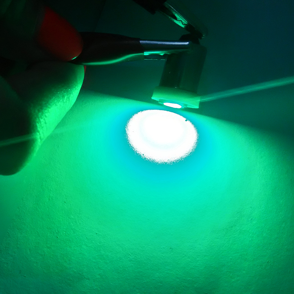 สีเขียว