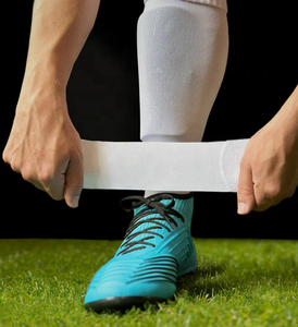 Espinillera de fútbol elástica personalizada de Venta caliente se mantiene con correa de gancho y bucle - Product Image 1